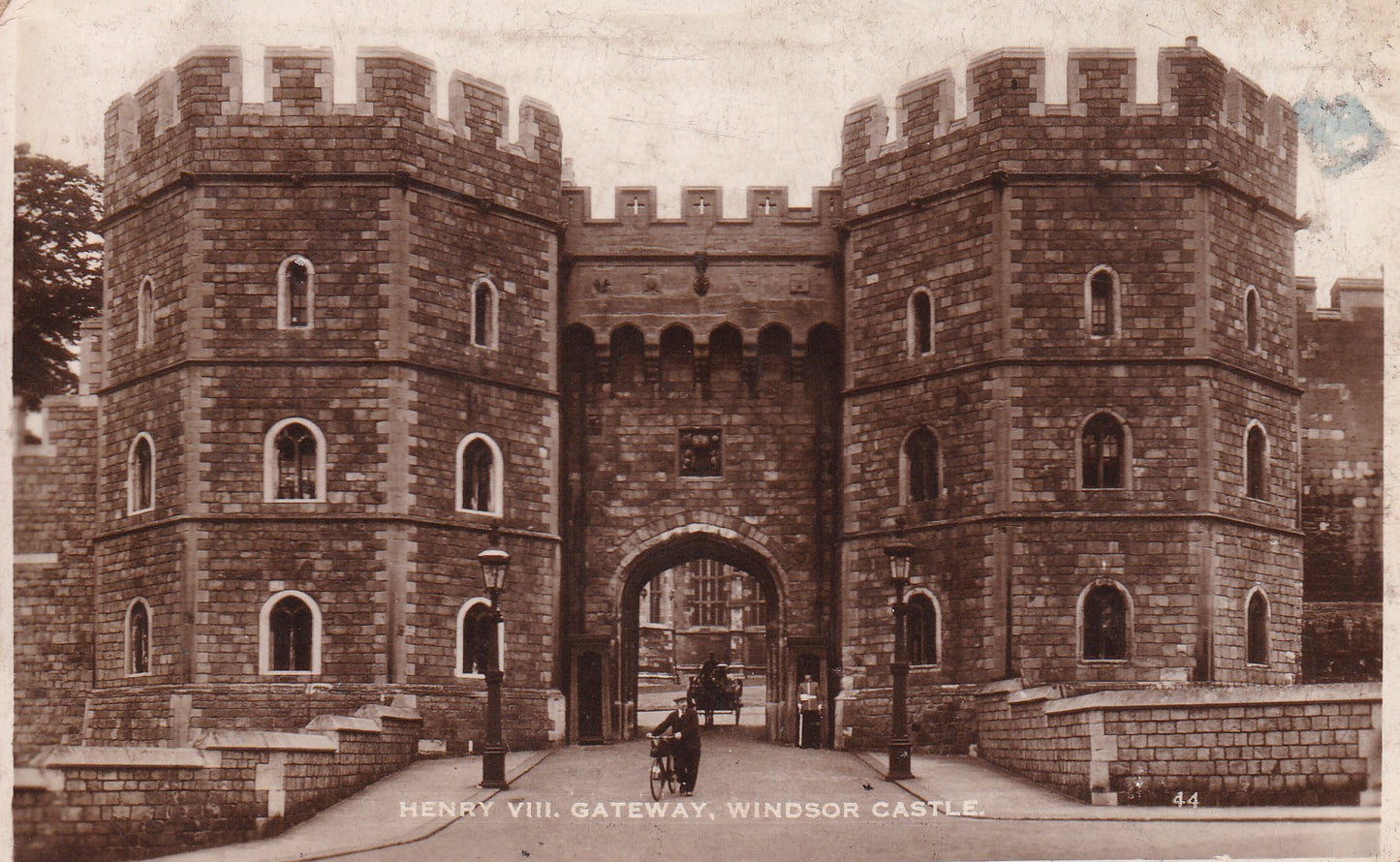 Postcard - Henry VIII, Gateway, Windsor Castle, Windsor, Berkshire, England - RPPC - Posted
