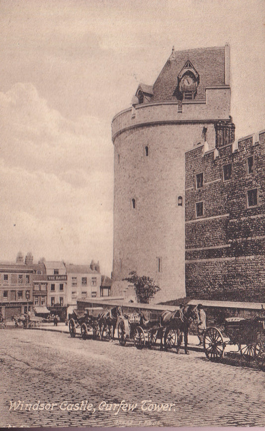 Postcard - Curfew Tower, Windsor Castle, Windsor, Berkshire, England - Printed - Unposted