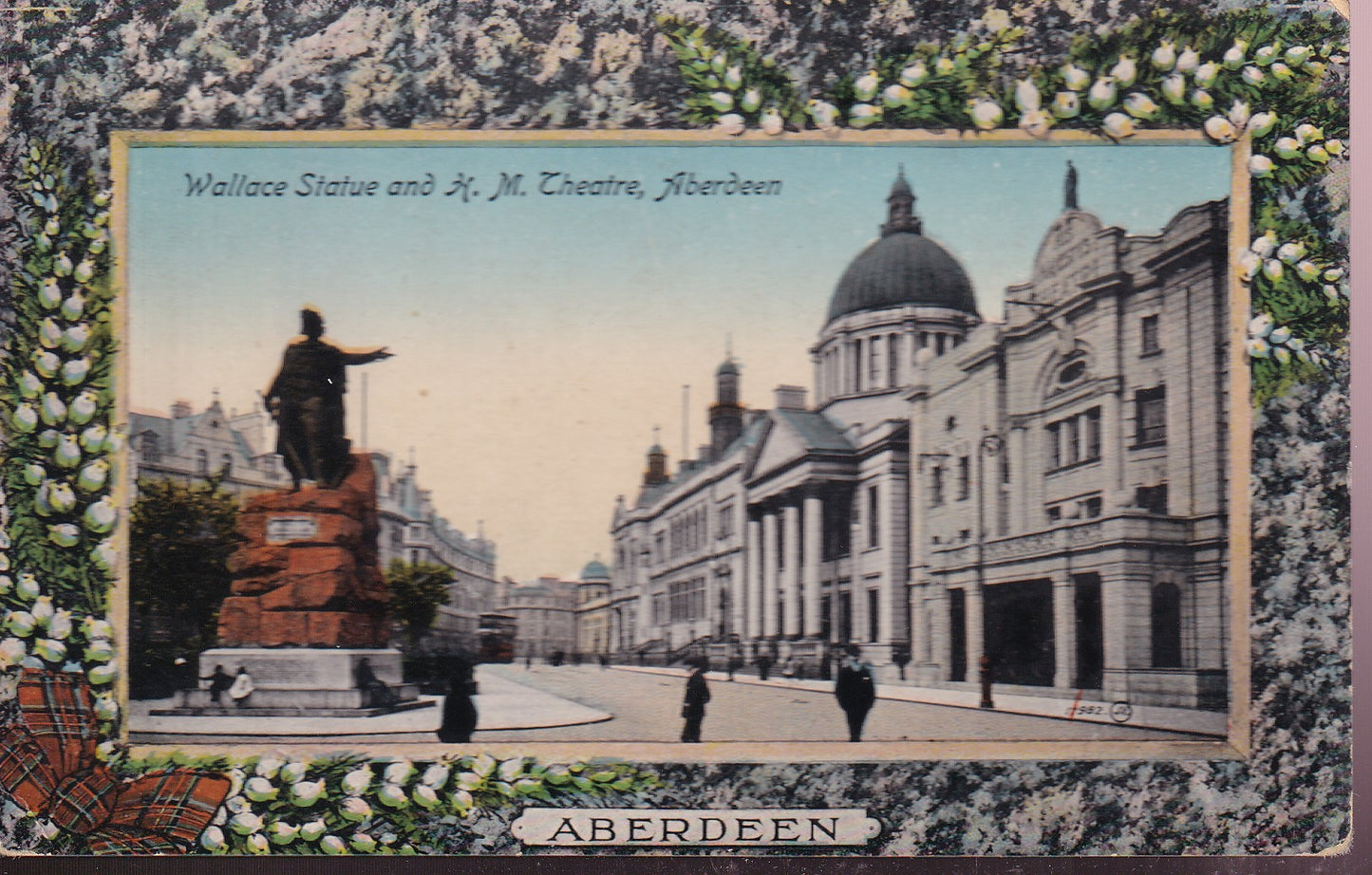 Postcard - Wallace Statue and H M Theatre, Aberdeen, Aberdeenshire, Scotland - Printed - Unposted