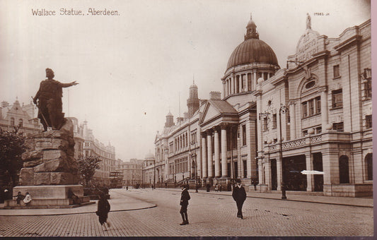 Postcard - Wallace Statue, Aberdeen, Aberdeenshire, Scotland - RPPC - Unposted
