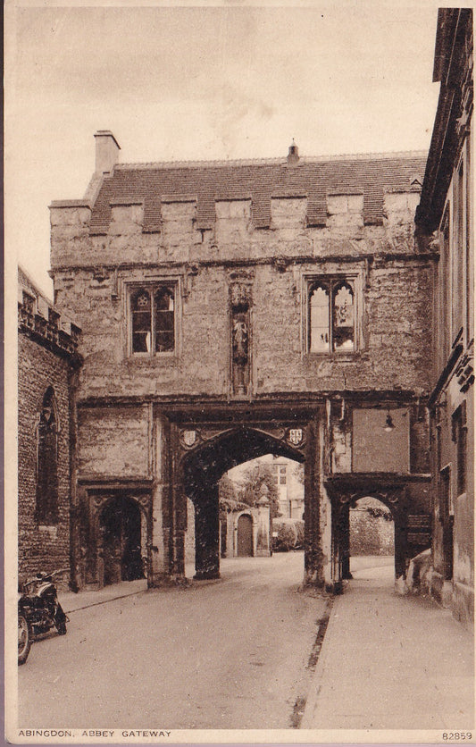 Postcard - Abbey Gateway, Abingdon, Oxfordshire, England - Printed - Unposted