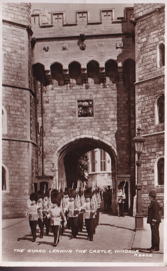 Postcard - The Guard Leaving The Castle, Windsor, Berkshire, England - RPPC - Posted