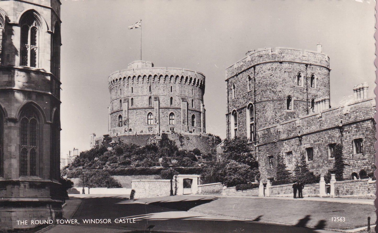 Postcard - The Round Tower, Windsor Castle, Windsor, Berkshire, England - RPPC - Unposted