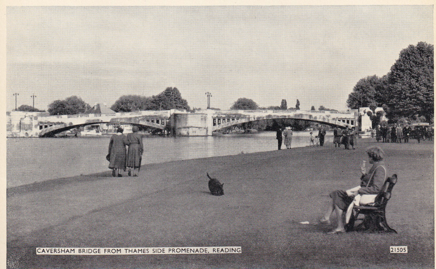 Postcard - Caversham Bridge, Reading, Berkshire, England - Printed - Unposted