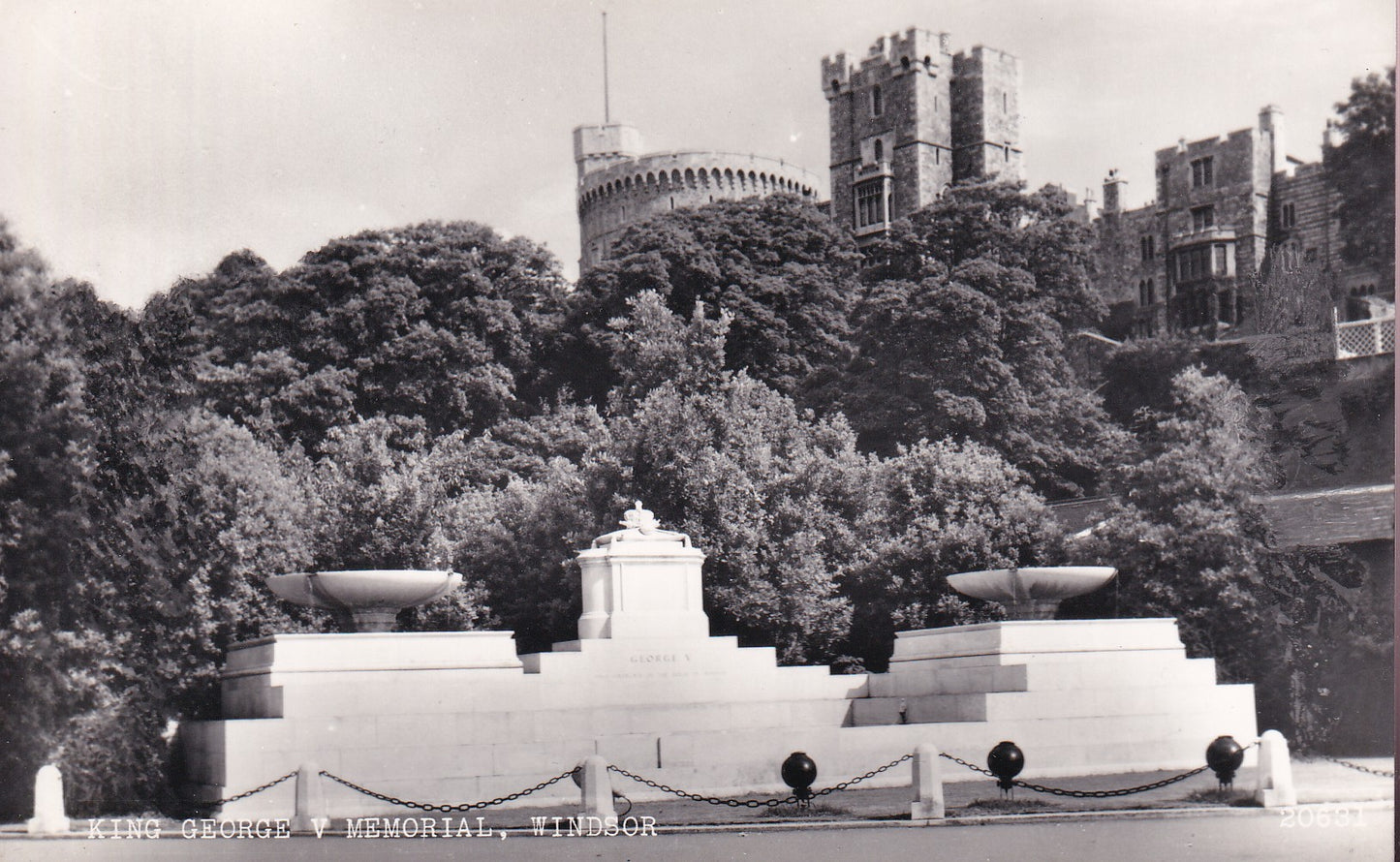 Postcard - King George V Memorial, Windsor Castle, Windsor, Berkshire, England - RPPC - Unposted