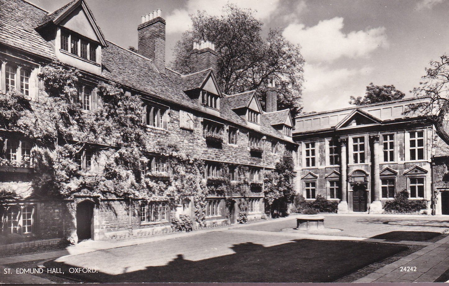 Postcard - Edmund Hall, Oxford, Oxfordshire, England - RPPC - Unposted